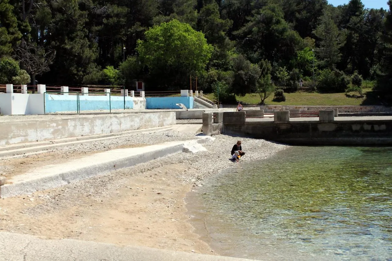 Apartments With A Parking Space Pula - 2252 Croatia