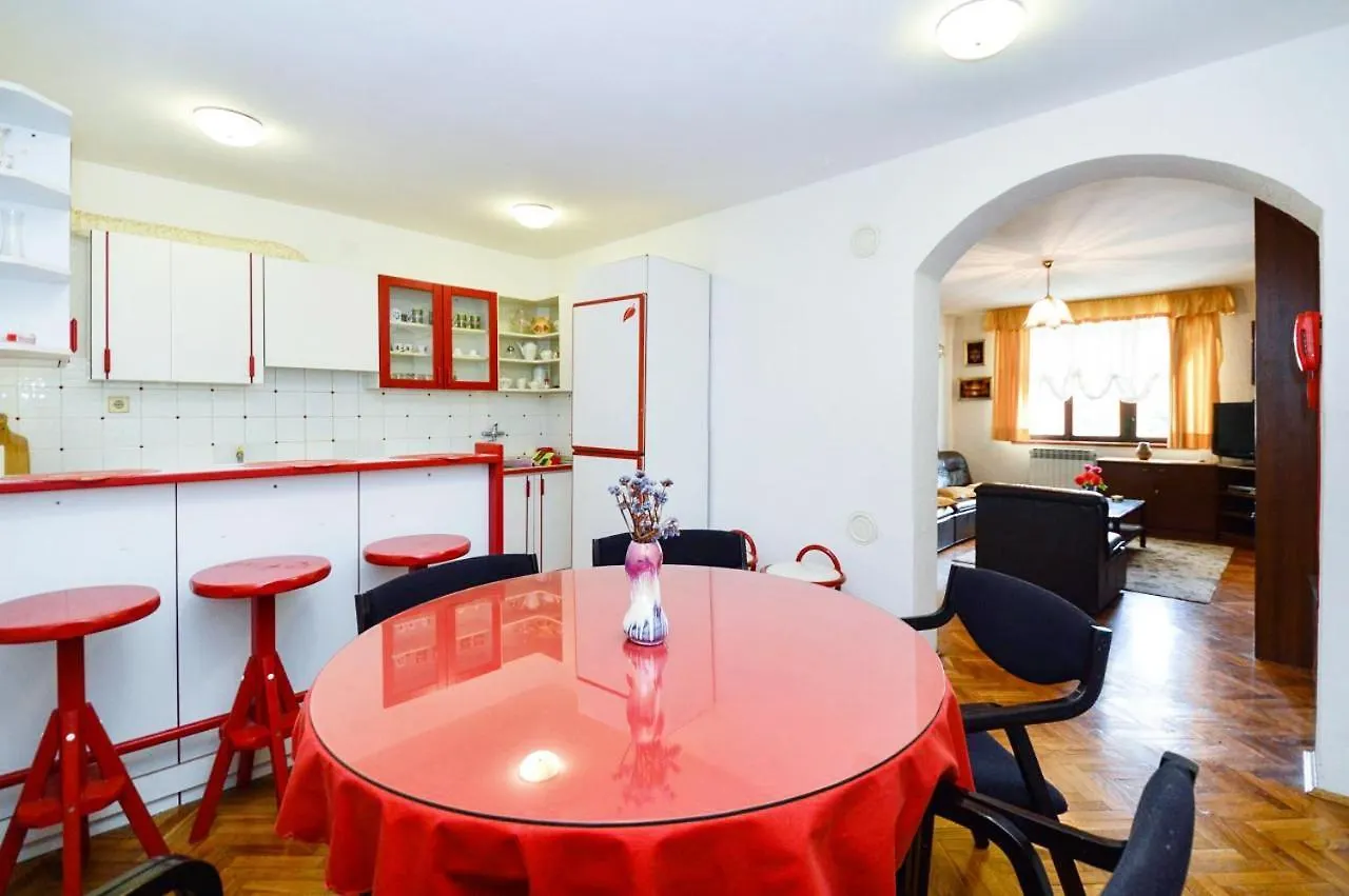 Apartments With A Parking Space Pula - 2252