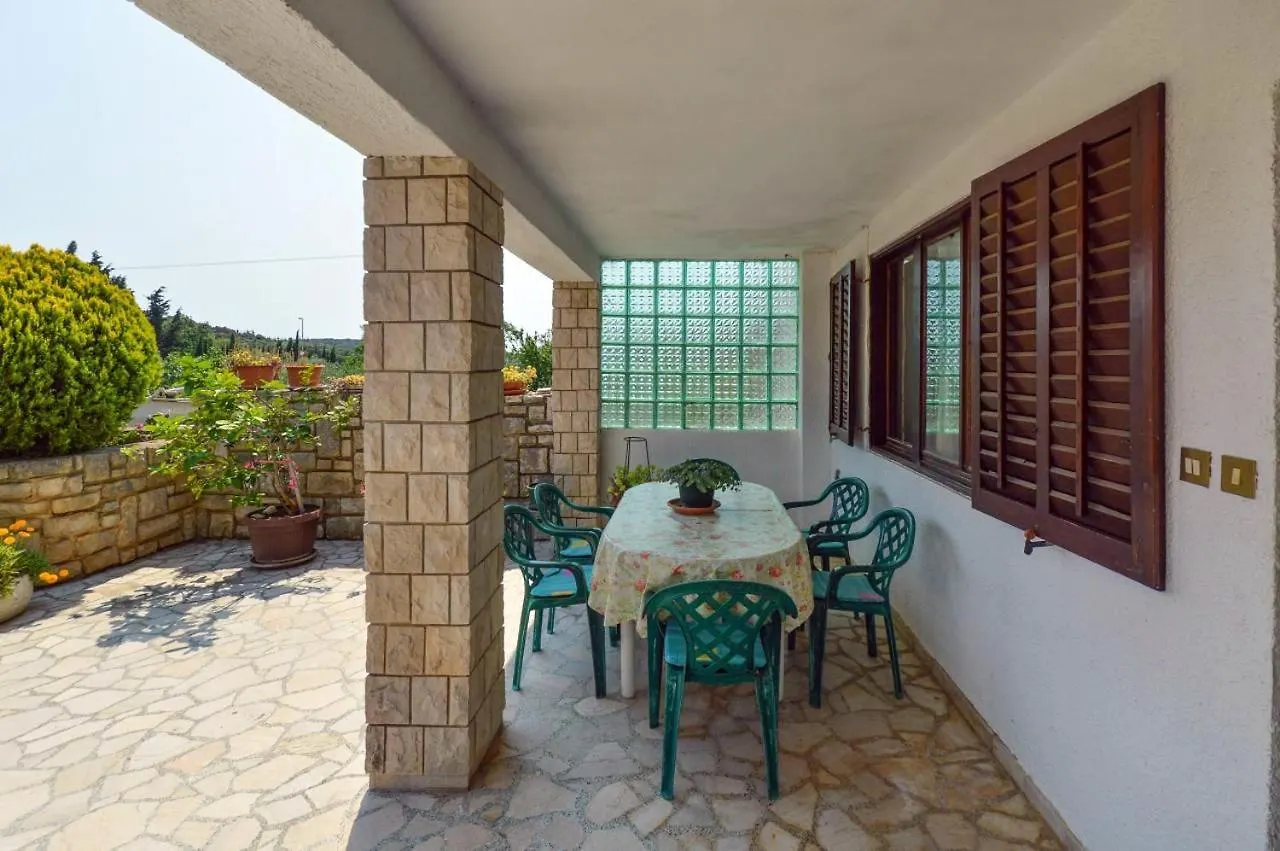 Apartments With A Parking Space Pula - 2252